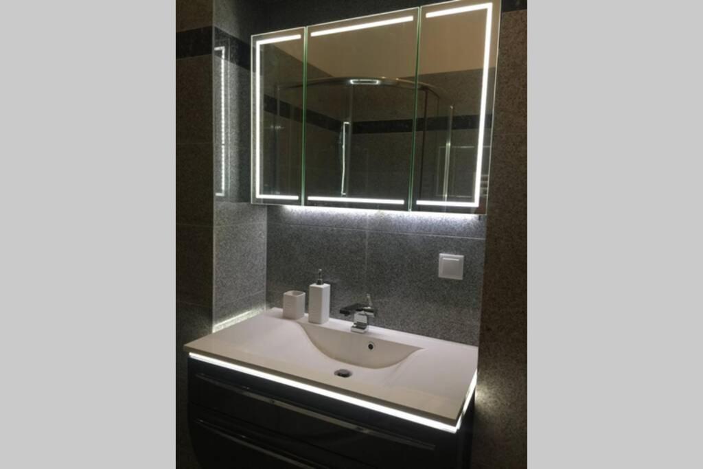 New Cozy Apartment, Top Location, 12 Min To Center Вена Экстерьер фото